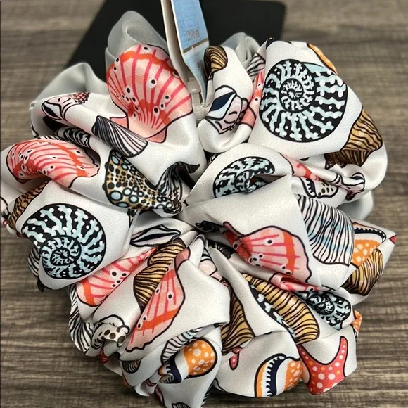 Piper K | Nautical Motif Scrunchie Set 🌊🐚 - Picture 2 of 3